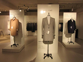 紡毛ウールの国産レインコート「レインウール」(2015年秋冬展示会場より)