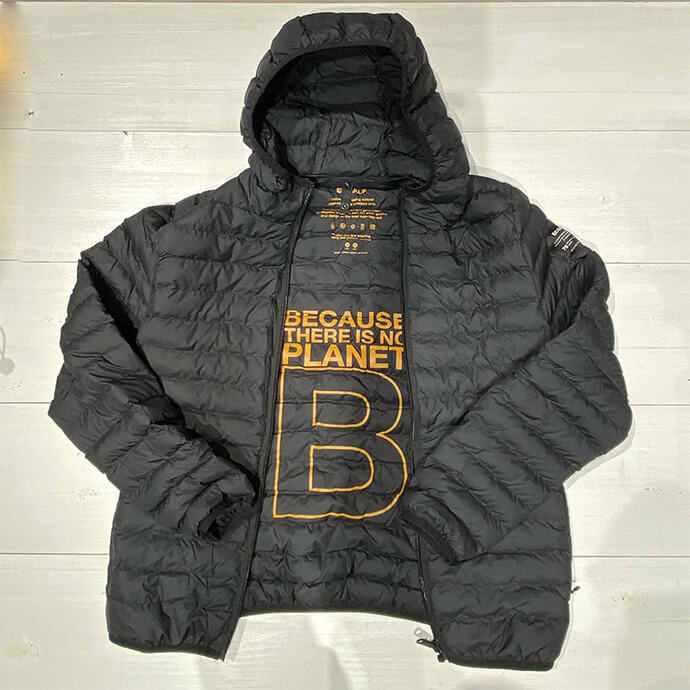 取り外しが出来る中わたのインナージャケットは単体での着用が可能。