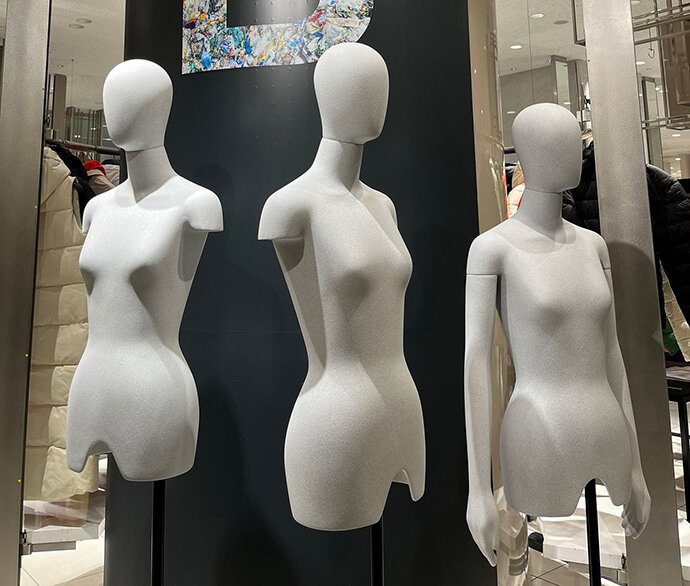 呈茶サービスのコーヒーかすを回収。「ECOALF」のアップサイクルトルソーの原料に使用